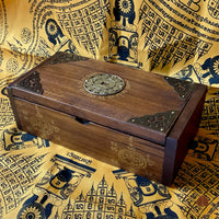 Boîte rituelle de recharge et protection pour amulettes – Yant Mahamongkhön et Yant Gao Yot # 809 Magic of the Buddha