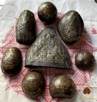 Grosses pépites de fer magique bleu Lek Namphi ornées de Yant # 662