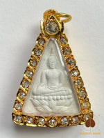 Précieuse amulette Phra Nang Phaya – Projet Royal “Sor Kor”  Édition commémorative des 72 ans du Roi Rama IX  2004) # 706