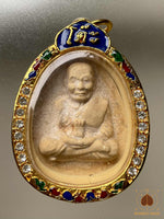 Amulette rare Luang Phor Thuat en poudre sacrée – Consécration royale au Wat Bawon Niwet (2012) # 601