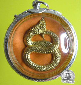Amulette dorée Nâgas - Wat Banr Moh (Temple du Très Vénérable LP Sangha).