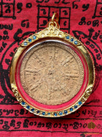 Grande amulette Phra Nuea Phong Jingjok Song Hang Lom Mahasané – Édition 2010 (Ayutthaya) # 619