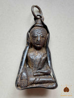 Amulette ancienne en plomb du Bouddha – Encadrement traditionnel en métal # 610