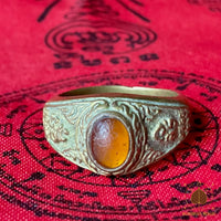 ✨Bague sacrée ancienne de temple thaï – Bronze gravé et cabochon ambre # 789 Magic of the Buddha