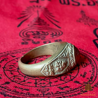 ✨Bague sacrée ancienne de temple thaï – Bronze gravé et cabochon ambre # 789 Magic of the Buddha