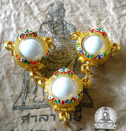 Perle relique blanche des Arahant des grottes sacrées de Khao Sam Roi Yot. 