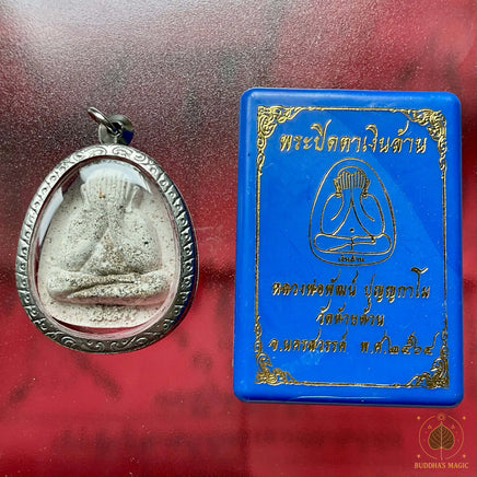Amulette Phra Pidta Ngern Lan - Très Vénérable Luang Phor Path Punyakhammo du Wat Huay Duan # 825 Magic of the Buddha