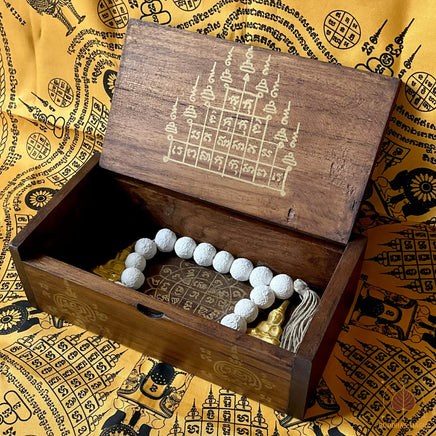 Boîte rituelle de recharge et protection pour amulettes – Yant Mahamongkhön et Yant Gao Yot # 809 Magic of the Buddha