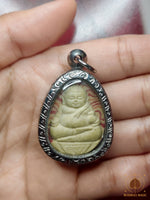 Amulette de fortune Phra Sanghajai - Vénérable Luang Phor Suriyan Kosapanyo du Wat Pa Wang Nam Yen # 870
