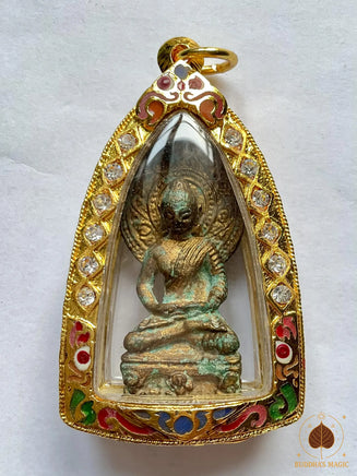 Amulette thaï ancienne du Bouddha en méditation – Bronze et or – XIXe siècle # 818 Magic of the Buddha