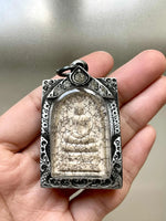 Amulette Phra Somdej en pâte sacrée blanche – Série spéciale 2001 (Wat Arun) # 582