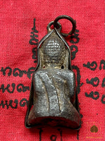 Amulette ancienne en plomb du Bouddha – Encadrement traditionnel en métal # 610