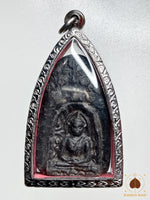 Ancienne amulette Phra Sum Kho en terre cuite noire – Région de Sukhothaï – Bouddha de sagesse et de protection # 878