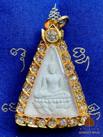 Précieuse amulette Phra Nang Phaya – Projet Royal “Sor Kor”  Édition commémorative des 72 ans du Roi Rama IX  2004) # 706