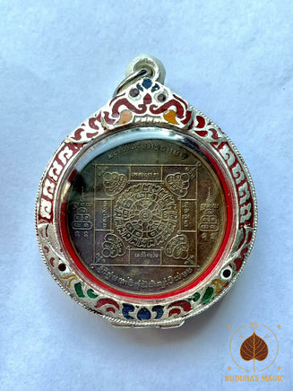 Médaille aux Yant Protecteurs – Wat Prong Takian (2005) # 772 Magic of the Buddha