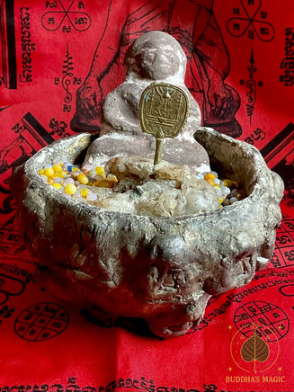 Bol reliquaire ancien en terre cuite avec Bouddhas protecteurs, cire sacrée et sarira multicolores # 673 Magic of the Buddha