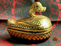 Reliquaire birman ancien en bois laqué – Canard sacré contenant bille Look Geow et perles reliques Sarira # 646