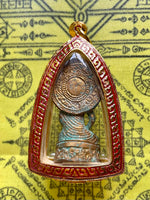 Amulette thaï ancienne du Bouddha en méditation – Bronze et or – XIXe siècle # 818 Magic of the Buddha