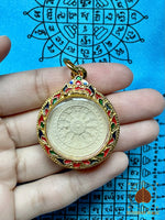 🛞 Amulette Dharmachakra bénie en 1992 par Luang Phor Noi – Wat Thammasala # 805 Magic of the Buddha