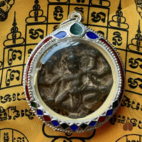 Amulette khmère ancienne de Durga Mahishasuramardini – Protection et victoire # 756