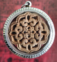 Amulettes protectrices fleurs Lanna - Wat Loï Kroh. # 147 - Magic of the Buddha