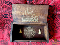 Boîte rituelle de recharge et protection pour amulettes – Yant Mahamongkhön et Yant Gao Yot # 809 Magic of the Buddha