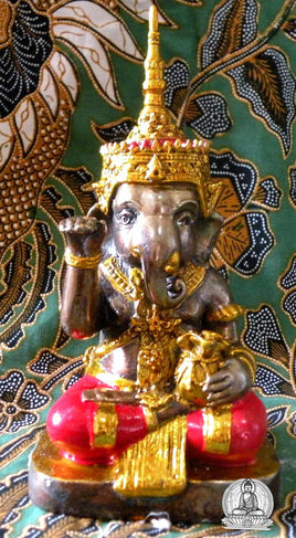 Statue de ganesh de fortune bénie par le très vénérable luang phor dooh. 