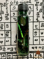 Huile magique de charme Nam Man Mahasané Mae Nang Tanee - Ajarn Pu Yi # 631