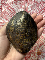 Grosses pépites de fer magique bleu Lek Namphi ornées de Yant # 662