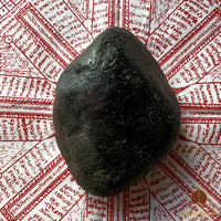 Grosses pépites de fer magique bleu Lek Namphi ornées de Yant # 662