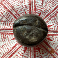 Grosses pépites de fer magique bleu Lek Namphi ornées de Yant # 662