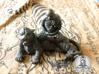 Statuette du Très Vénérable LP Pern sur un tigre. # 91