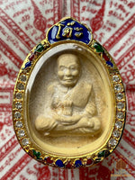 Amulette rare Luang Phor Thuat en poudre sacrée – Consécration royale au Wat Bawon Niwet (2012) # 601