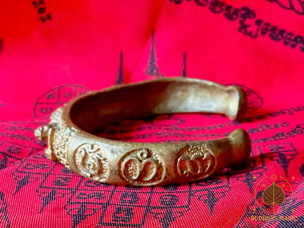 🔱 Bracelet sacré en bronze de Luang Phor Kliang Técha-Thammo – Wat Srithad # 791 Magic of the Buddha
