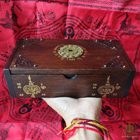 Boîte rituelle de recharge et protection pour amulettes – Yant Mahamongkhön et Yant Gao Yot # 809 Magic of the Buddha