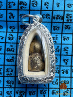 Amulette Doraemon Phra Kling Meow Kwak Sub Rub Look Diaow – Vénérable Phrakru Pithi Téwa Phiset # 699