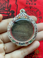 Médaille aux Yant Protecteurs – Wat Prong Takian (2005) # 772 Magic of the Buddha