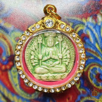Amulette en céramique de Guan Yin à mille bras Namgyalma - Wat Boman Khunaram # 843 Magic of the Buddha