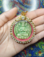 Amulette en céramique de Guan Yin à mille bras Namgyalma - Wat Boman Khunaram # 843 Magic of the Buddha