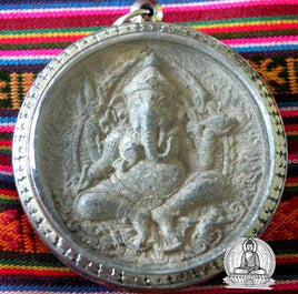 Large amulet of Phra Pikanet and Phra Rahu - Wat Phra Mahatat. #64