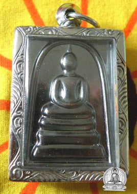 Amulette alchimique Phra Somdej Chinabunchon consacrée au Wat Rakhang.