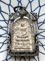 Amulette Phra Somdej en pâte sacrée blanche – Série spéciale 2001 (Wat Arun) # 582