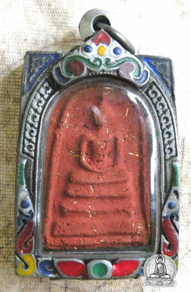 Amulette Phra Somdej rouge <em>Phra Phong Nan Wilat</em> du Wat Khao Bandaï It (Temple du Très Vénérable LP Daeng).