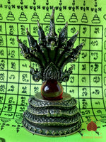 Statuette du Roi des Nâgas à sept têtes en bronze avec bille de cristal des nâgas rouge # 669