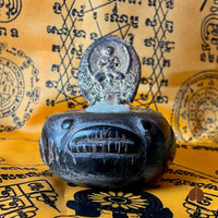 Reliquaire ancien Pla Pa Kapaow en corne de buffle avec talisman cobra et perles reliques sarira # 698