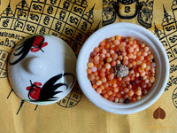 Perles reliques Sarira ambrées et pierre sacrée Hin Phra Siwali en reliquaire céramique de Lampang # 724