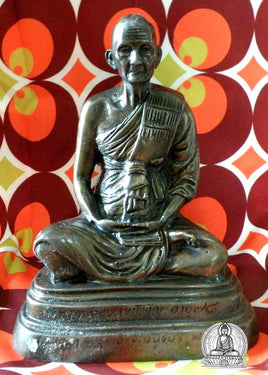 Statue du très vénérable luang phor dooh. 