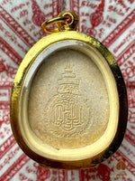 Amulette rare Luang Phor Thuat en poudre sacrée – Consécration royale au Wat Bawon Niwet (2012) # 601