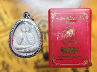 Amulette protectrice Phra Pidta Jumbo Roon Plodnee Song Traimas - Très Vénérable Luang Phor Path du Wat Huay Duan # 847 Magic of the Buddha