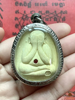 Amulette protectrice Phra Pidta Yant Trinisinghae - Wat Tham Singtho Thong # 832 Magic of the Buddha